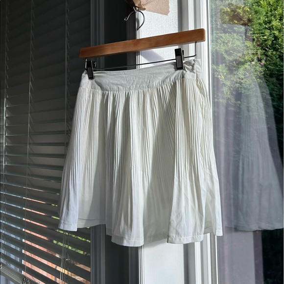 white mini skirt with zipper - Picture 3 of 5